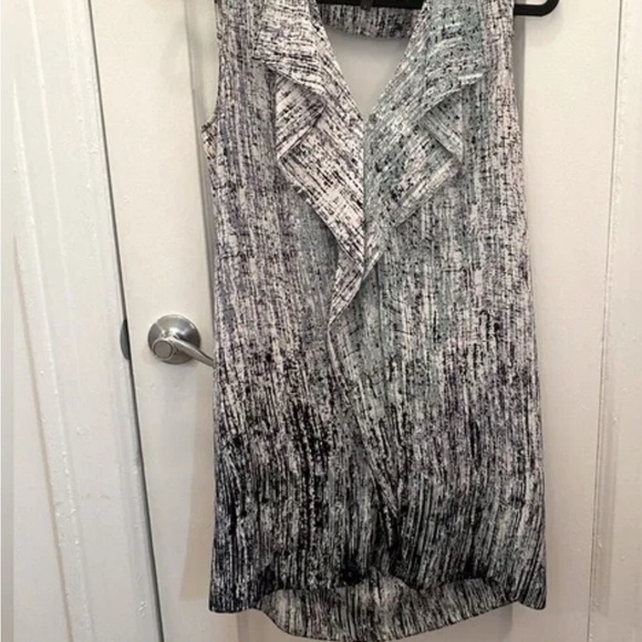 BCBGMaxAzria Dresses & Skirts - BCBGMaxAzria Gray and White Ruffled Sleeveless Blouse